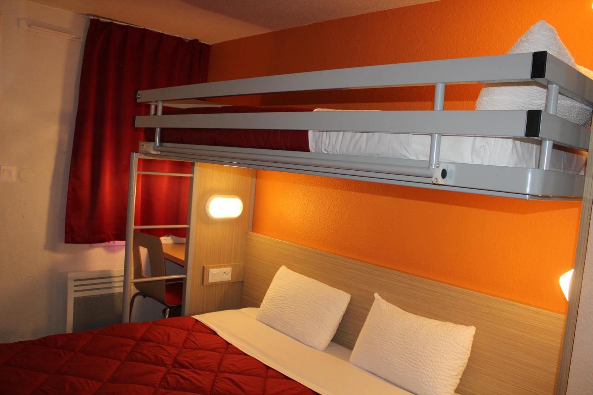 Premiere Classe St Quentin En Yvelines Elancourt Trappes Exterior foto