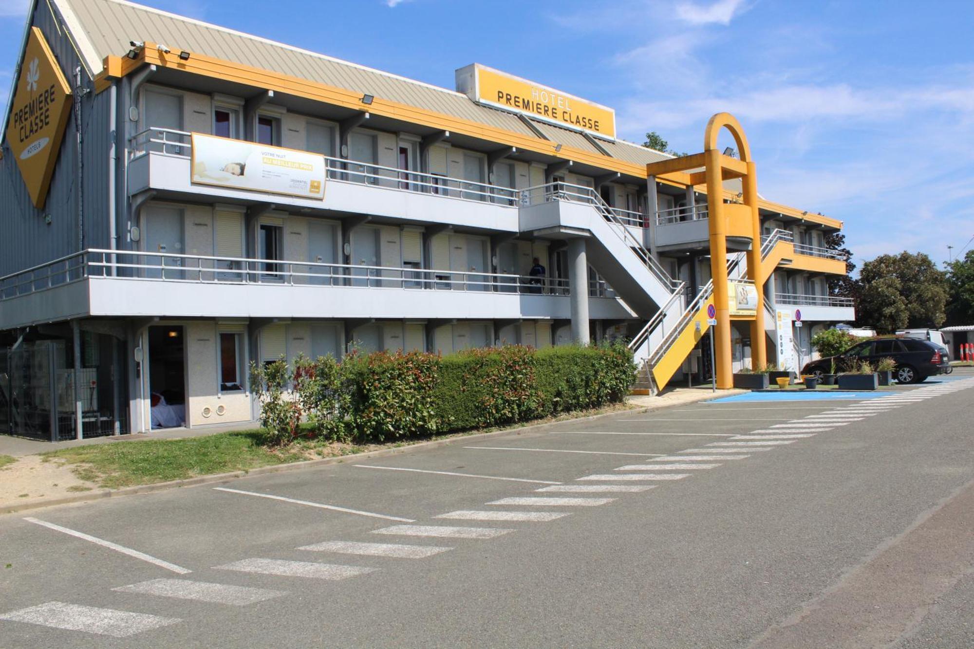 Premiere Classe St Quentin En Yvelines Elancourt Trappes Exterior foto