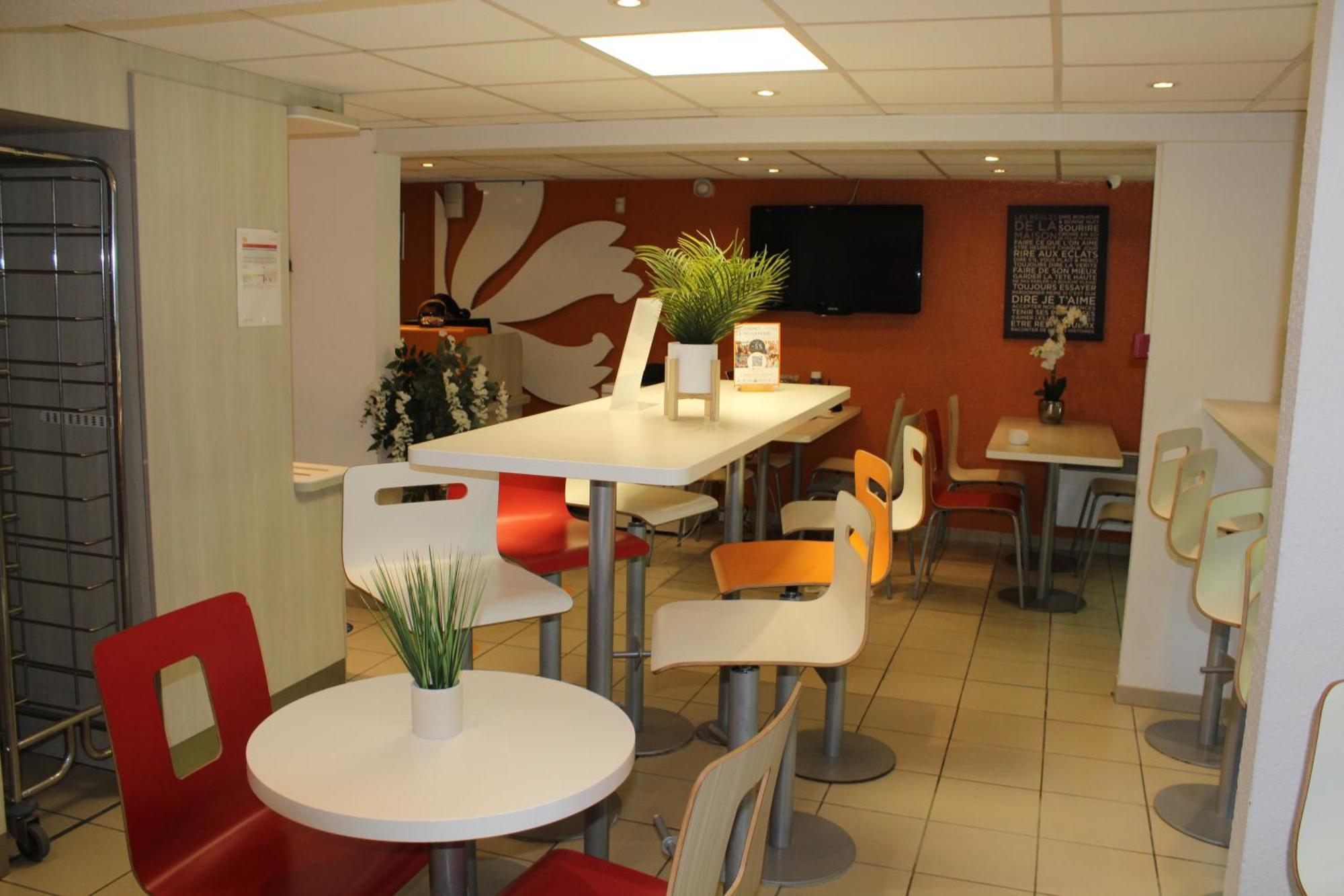 Premiere Classe St Quentin En Yvelines Elancourt Trappes Exterior foto