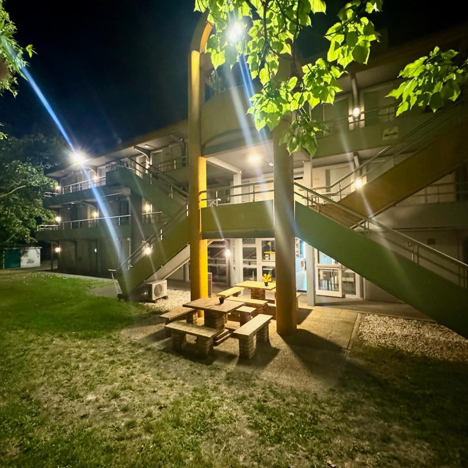 Premiere Classe St Quentin En Yvelines Elancourt Trappes Exterior foto
